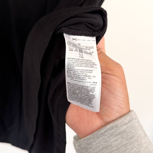 old navy / classic black v neck tee LUXE m - Picture 4 of 5